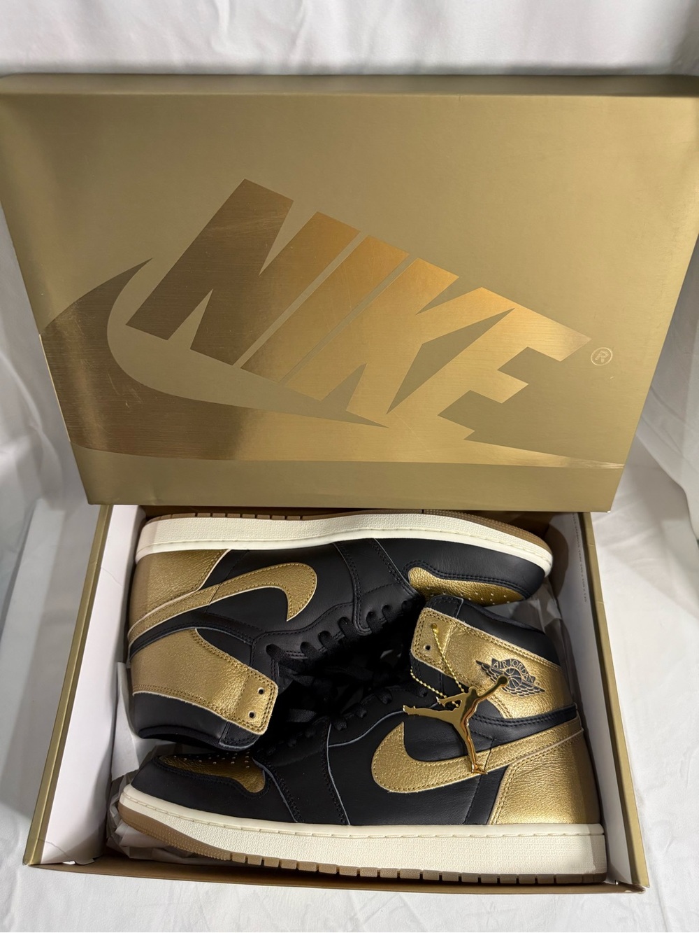 AIR JORDAN 1 RETRO HIGH OG SNEAKERS 
BLACK/METALLIC GOLD/SAIL
MENS SIZE 13